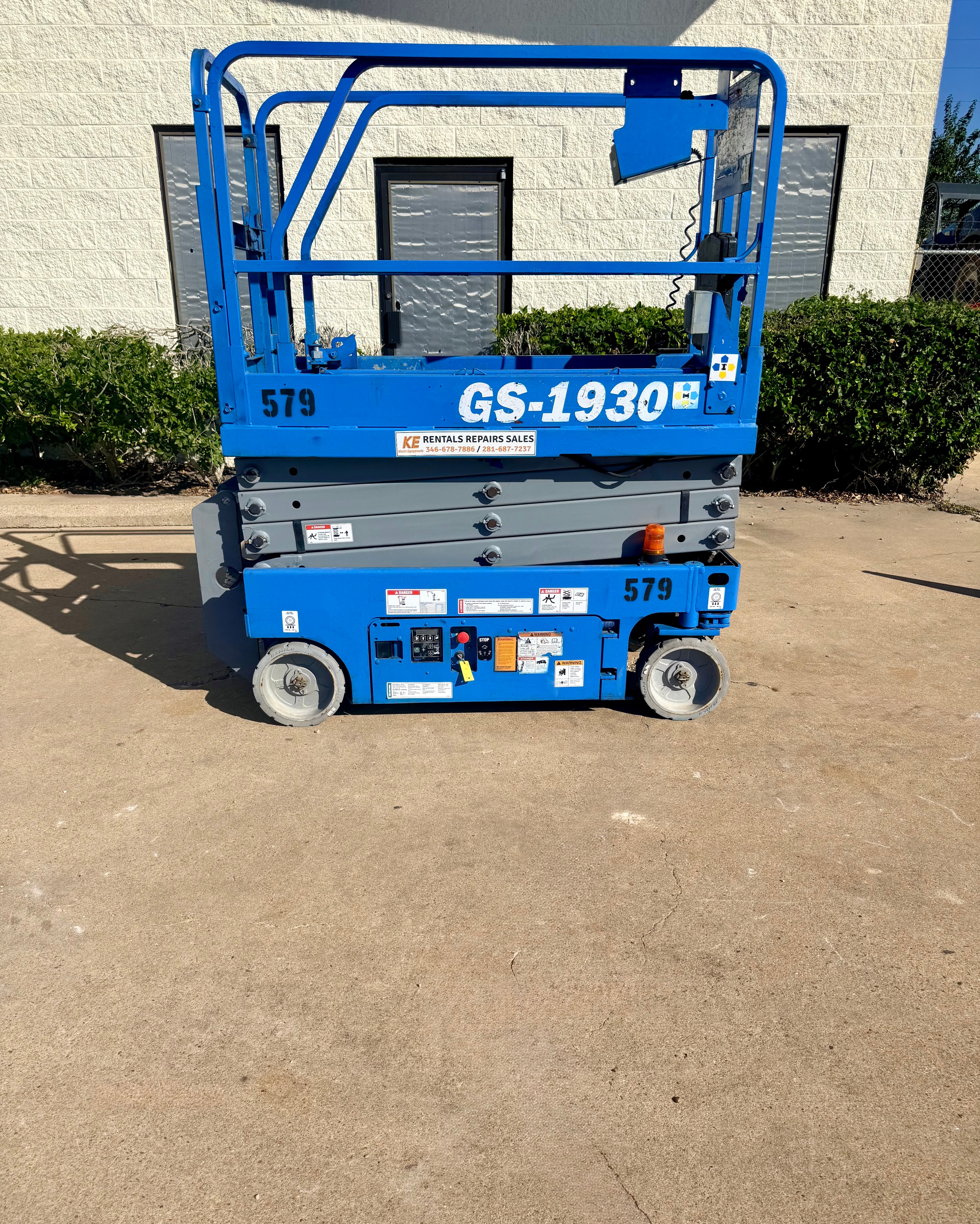 Scissor lift unit 8
