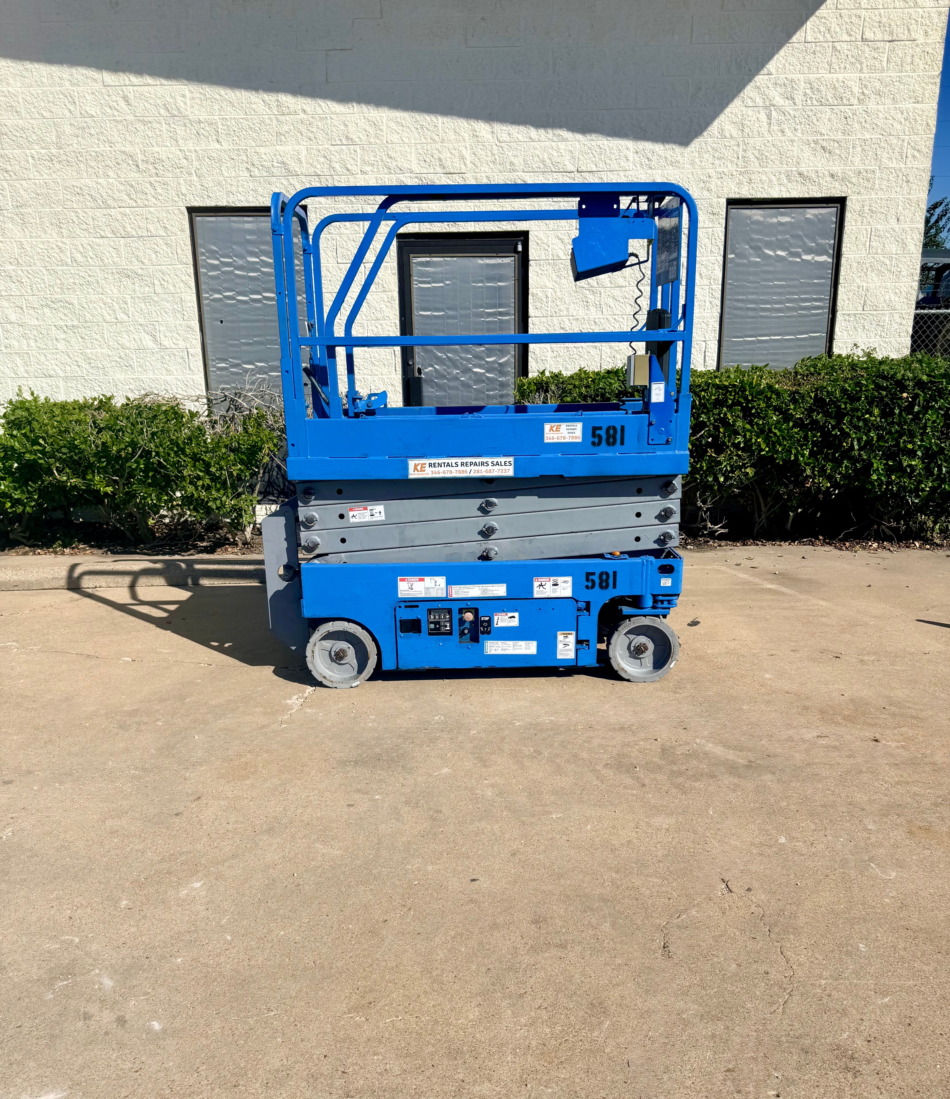 Scissor lift unit 8