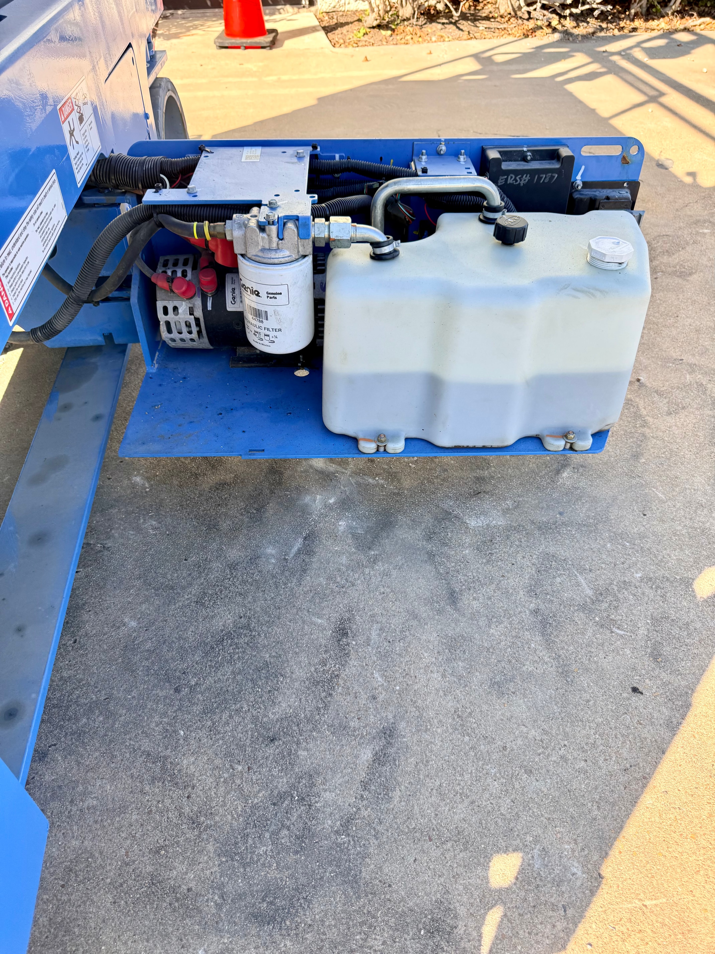 Scissor lift unit 4