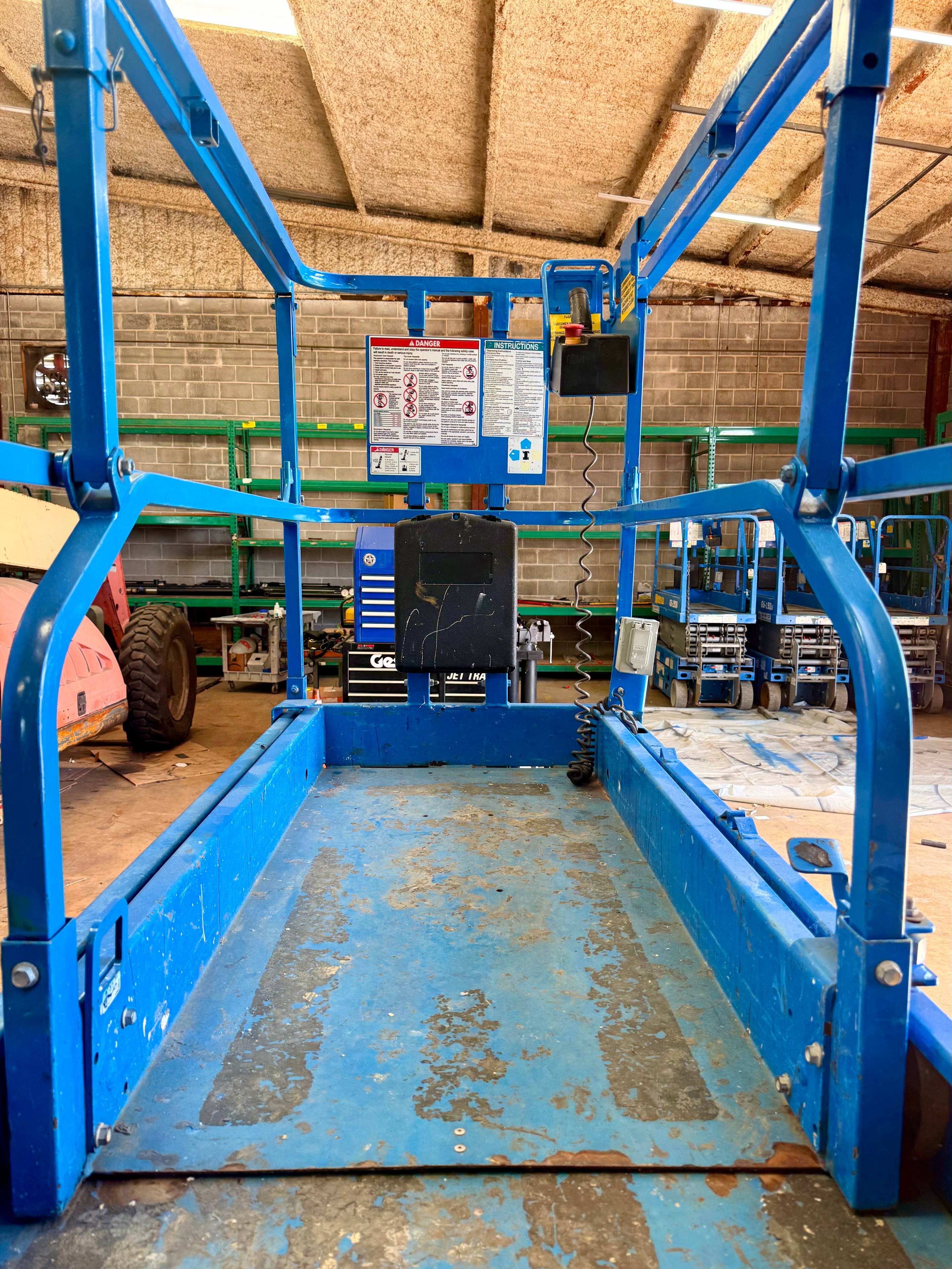 Scissor lift unit 5