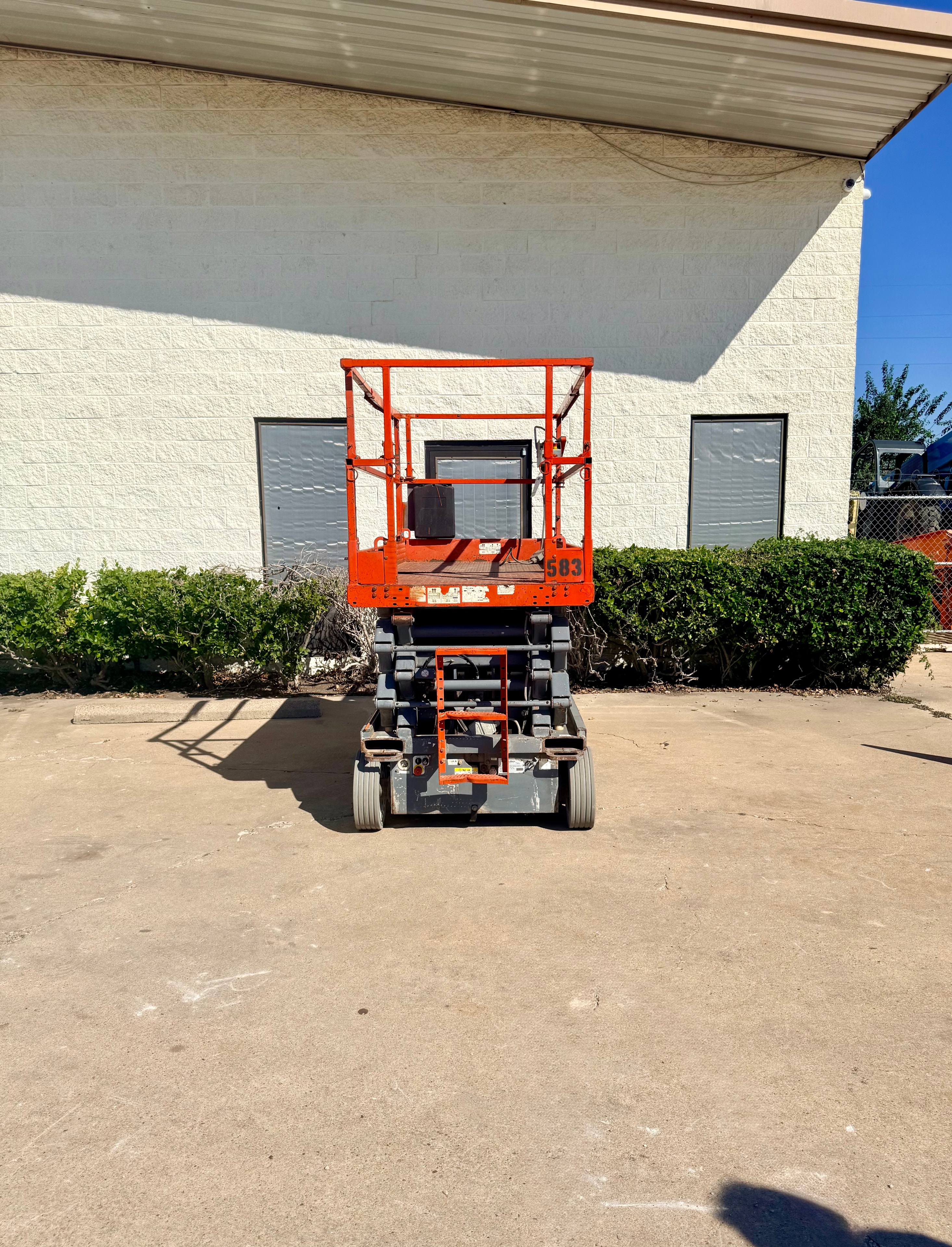 Scissor lift unit 5