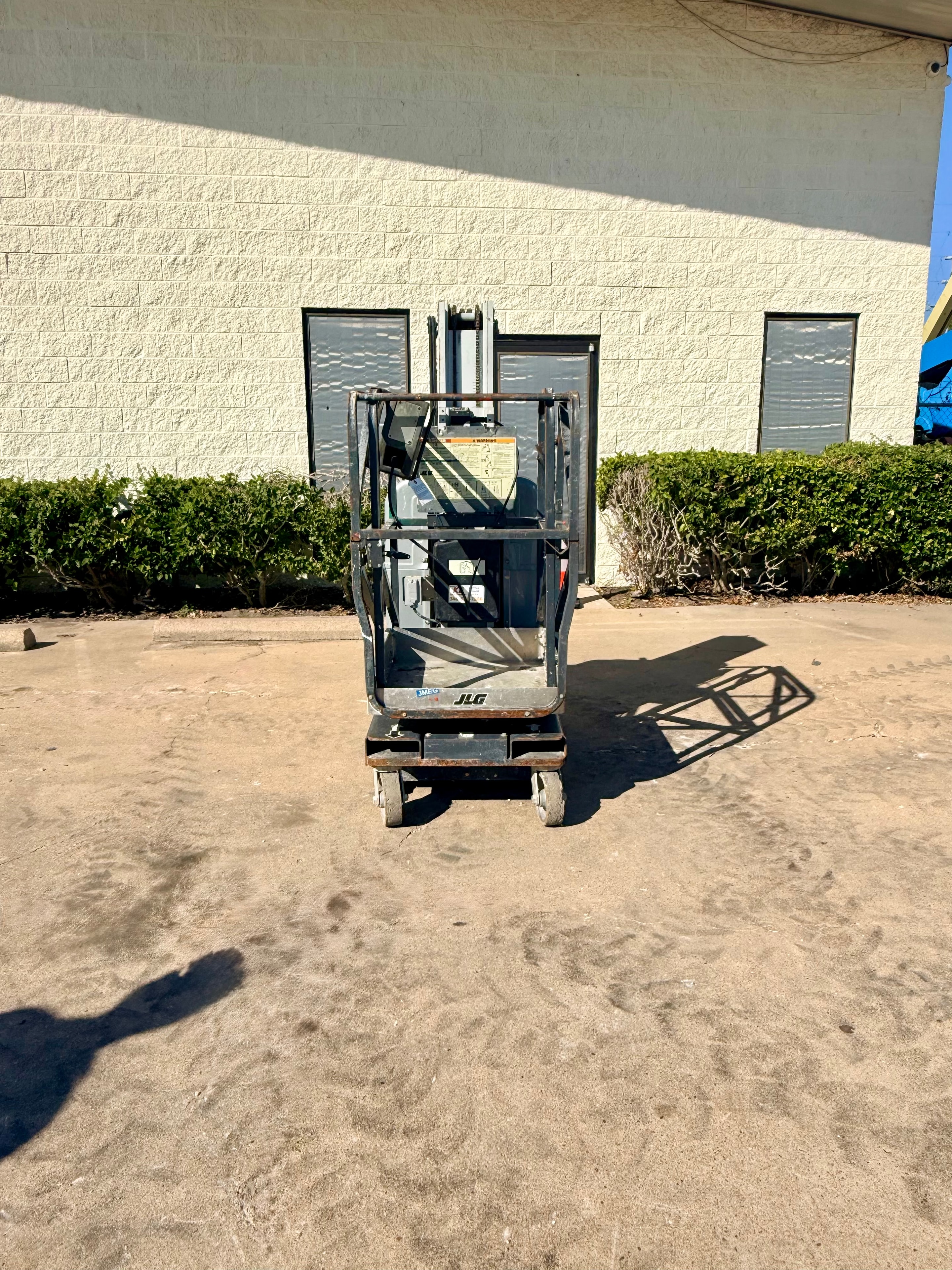 JLG MVL Single Man Lift #596 2